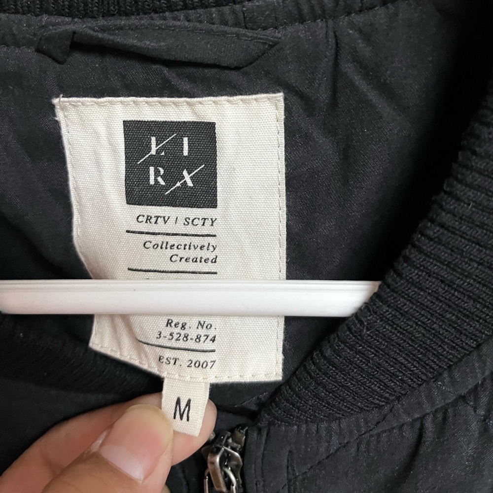 LIRA Long Jacket - Picture 2 of 3